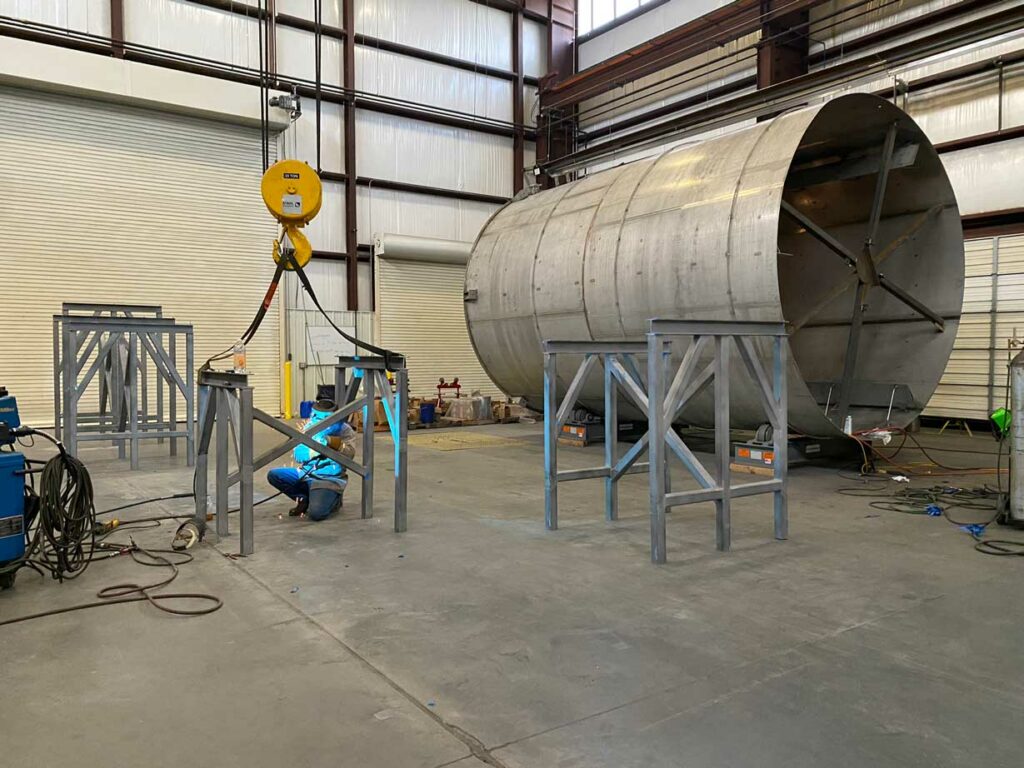 Welding support structures for stainless steel tanks