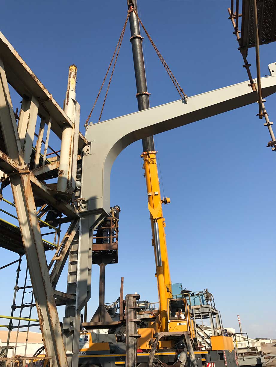 Installing Cantilevers on a Drilling Rig